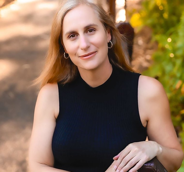 Portrait of Julie-Anne Williams